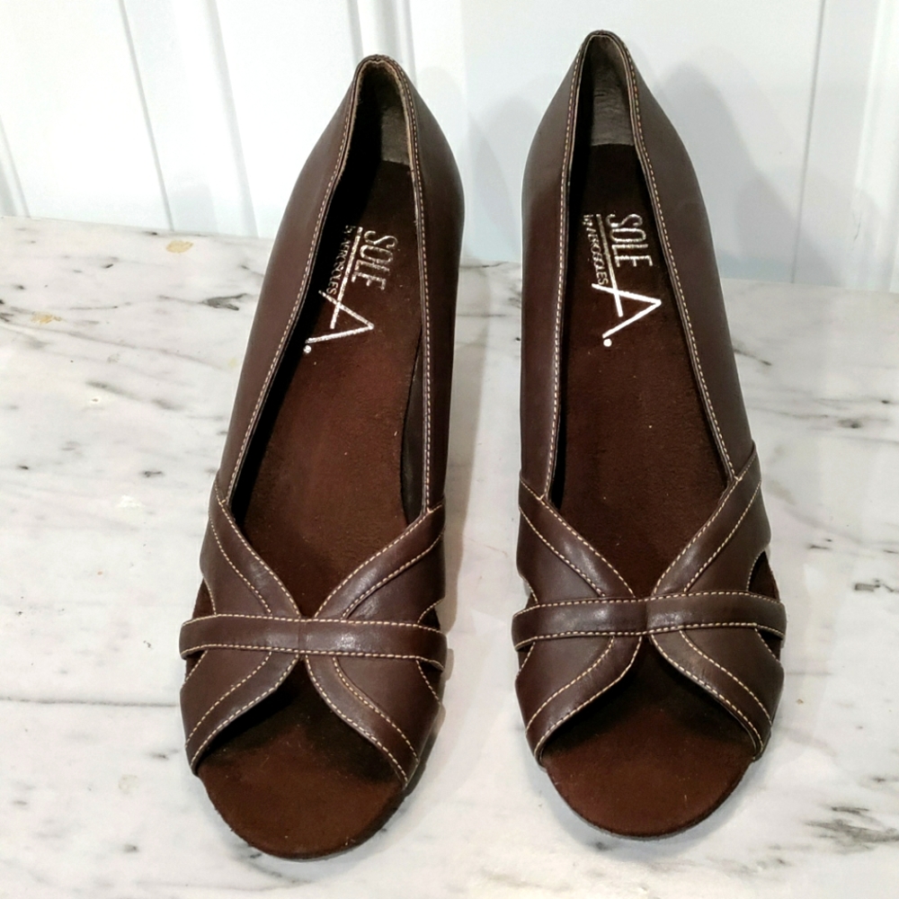 Aerosoles Brown peep toe heels women's size 8.5